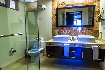 מלון פלאייה דל כרמן El Faro Oceanfront By Bric