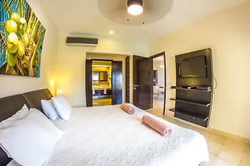 מלון פלאייה דל כרמן El Faro Oceanfront By Bric